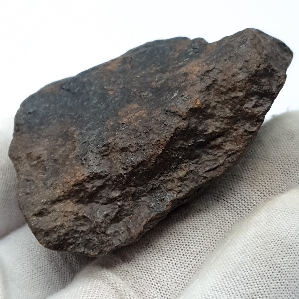 NWA*** (Non classé) - Chondrite ordinaire - Individu complet - 121,9g - Afrique du Nord-Ouest