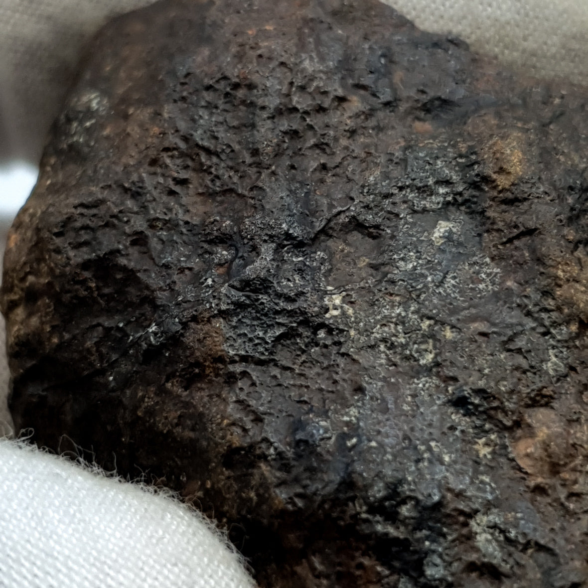 NWA*** (Non classé) - Chondrite ordinaire - Individu complet - 121,9g - Afrique du Nord-Ouest