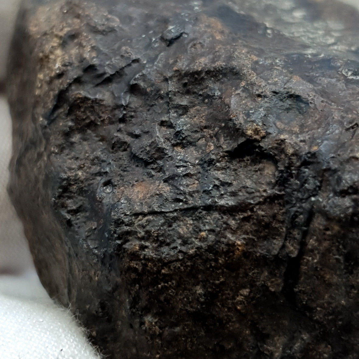 NWA*** (Non classé) - Chondrite ordinaire - Individu complet - 121,9g - Afrique du Nord-Ouest