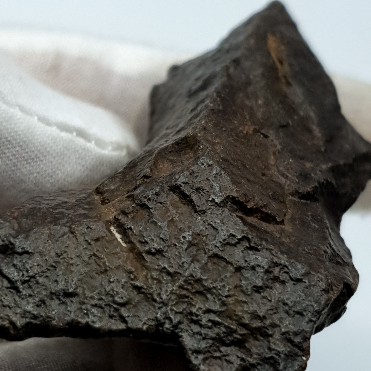 NWA*** (Sin clasificar) - Condrita Ordinaria - Ejemplar Completo - 90.6g - África del Noroeste