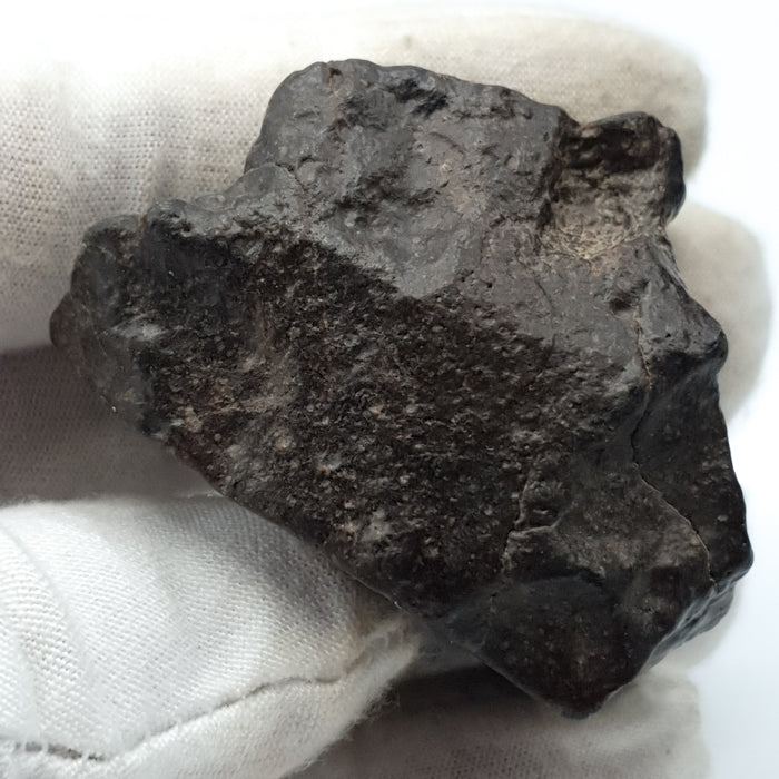 NWA*** (Sin clasificar) - Condrita ordinaria - Individuo completo - 106,5g - África del Noroeste