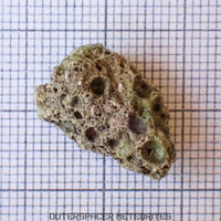 Trinitite (aussi appelé Atomsite ou verre d'Alamogordo) - Verre fondu de bombe atomique - Spécimen individuel complet - 1,3g - USA (Nouveau-Mexique)