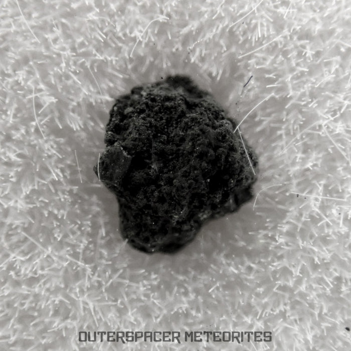 Winchcombe - CM2 Carbonaceous Chondrite - Fragment - 0.011 g - England (Gloucestershire)