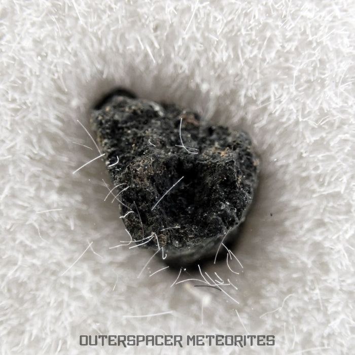 Winchcombe - CM2 Carbonaceous Chondrite - Fragment - 0.0415 g - England (Gloucestershire)