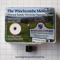 Winchcombe - Condrita Carbonácea CM2 (Corteza de Fusión 1 Cara aprox. 40%) - 0.0385 g - Inglaterra (Gloucestershire)